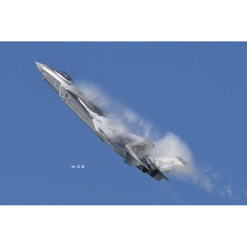Trumpeter - 1/48 Chinese J-20 Mighty Dragon